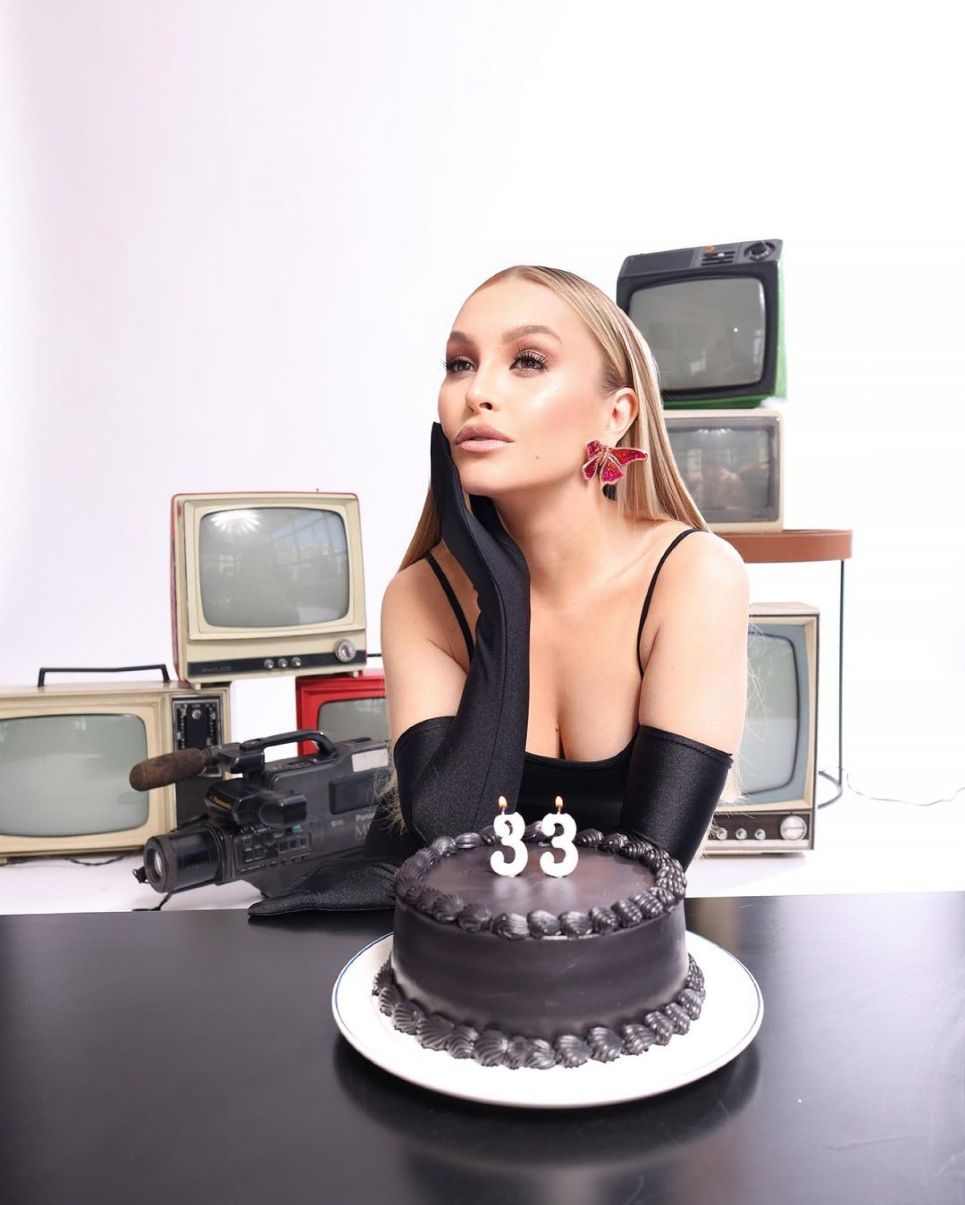 Carla Diaz celebra 33 anos e 30 anos de carreira - Reprodução