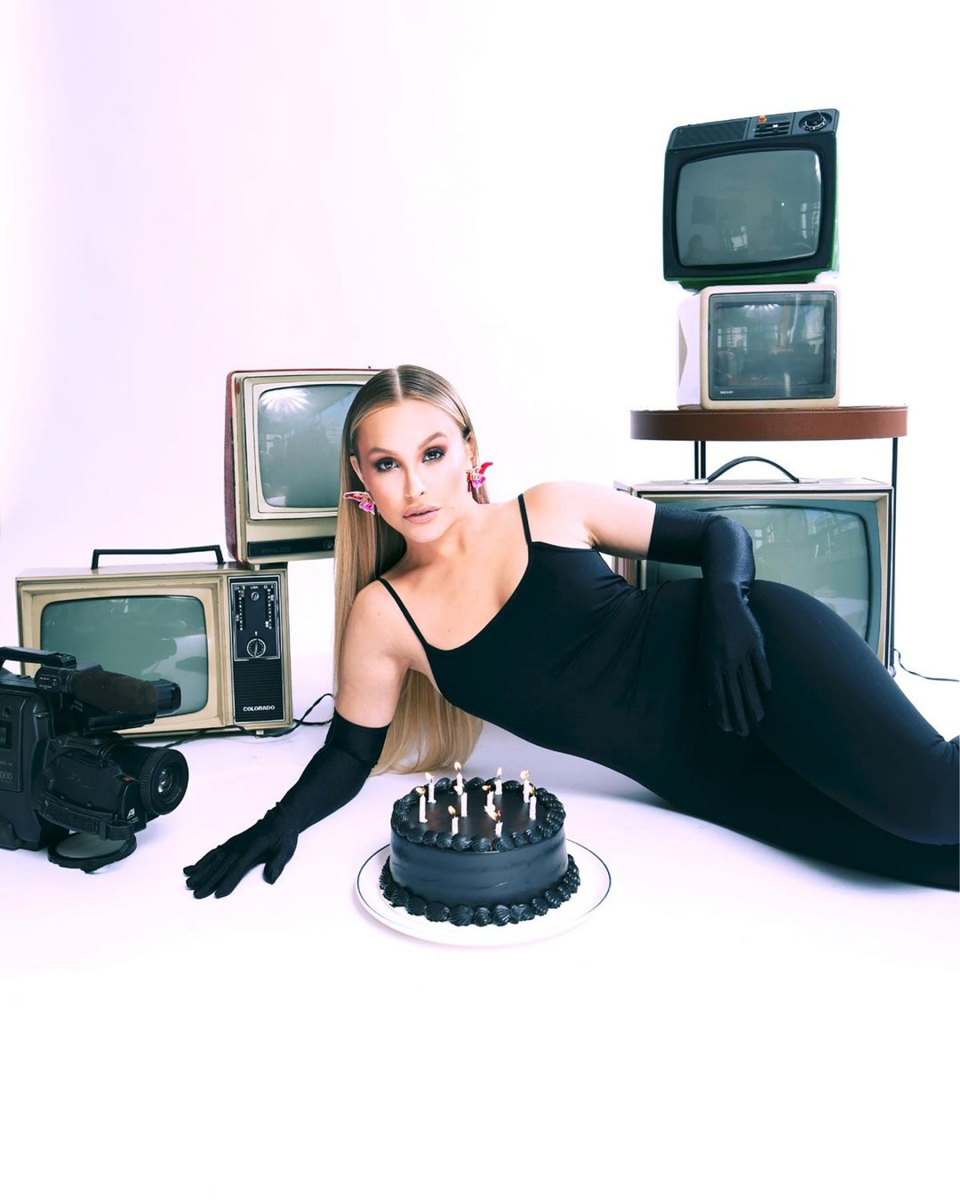 Carla Diaz celebra 33 anos e 30 anos de carreira - Reprodução