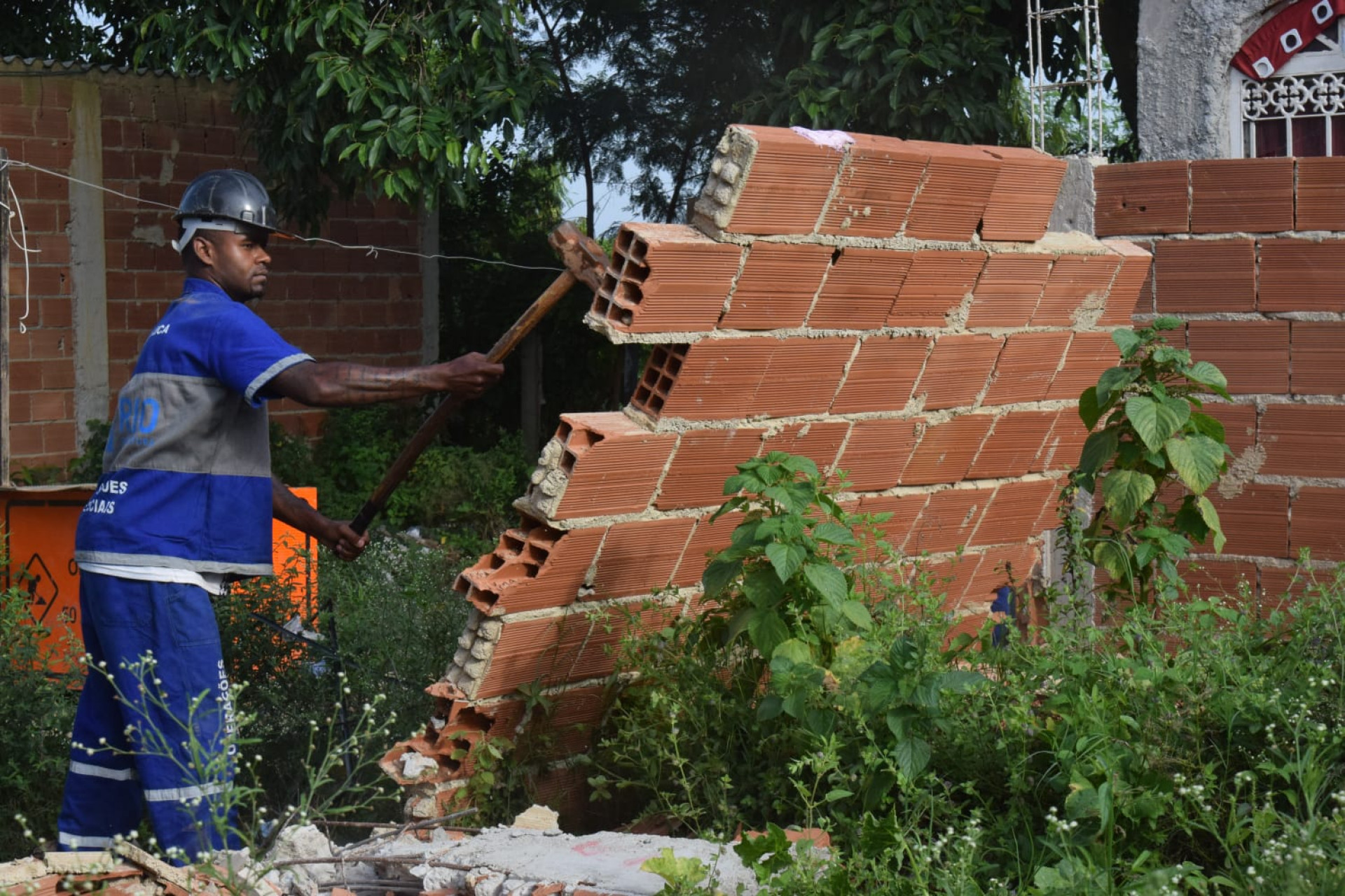 Cerca de 30 construções irregulares são demolidas na Cidade de Deus - Fábio Costa / Seop