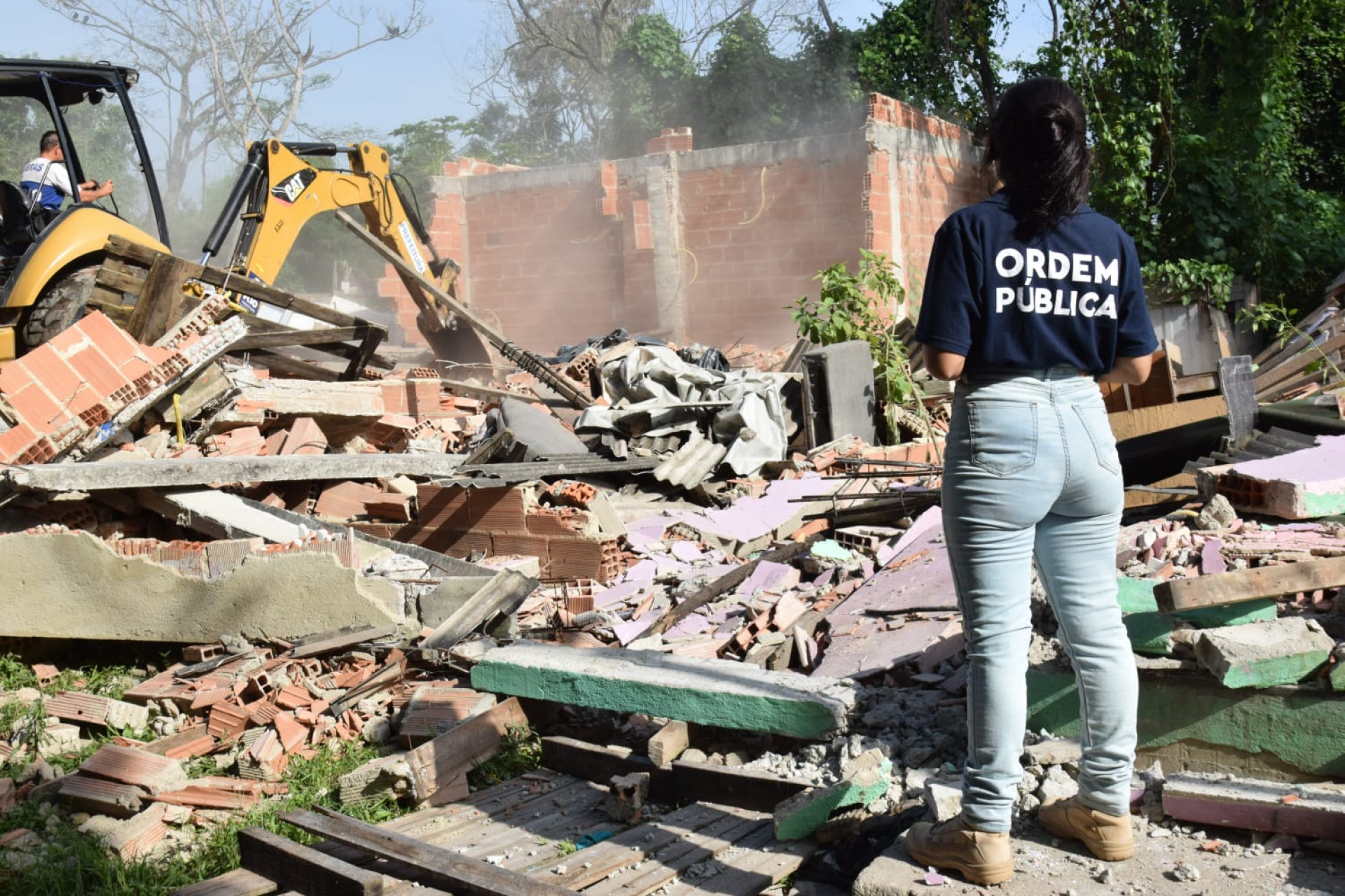 Cerca de 30 construções irregulares são demolidas na Cidade de Deus - Fábio Costa / Seop