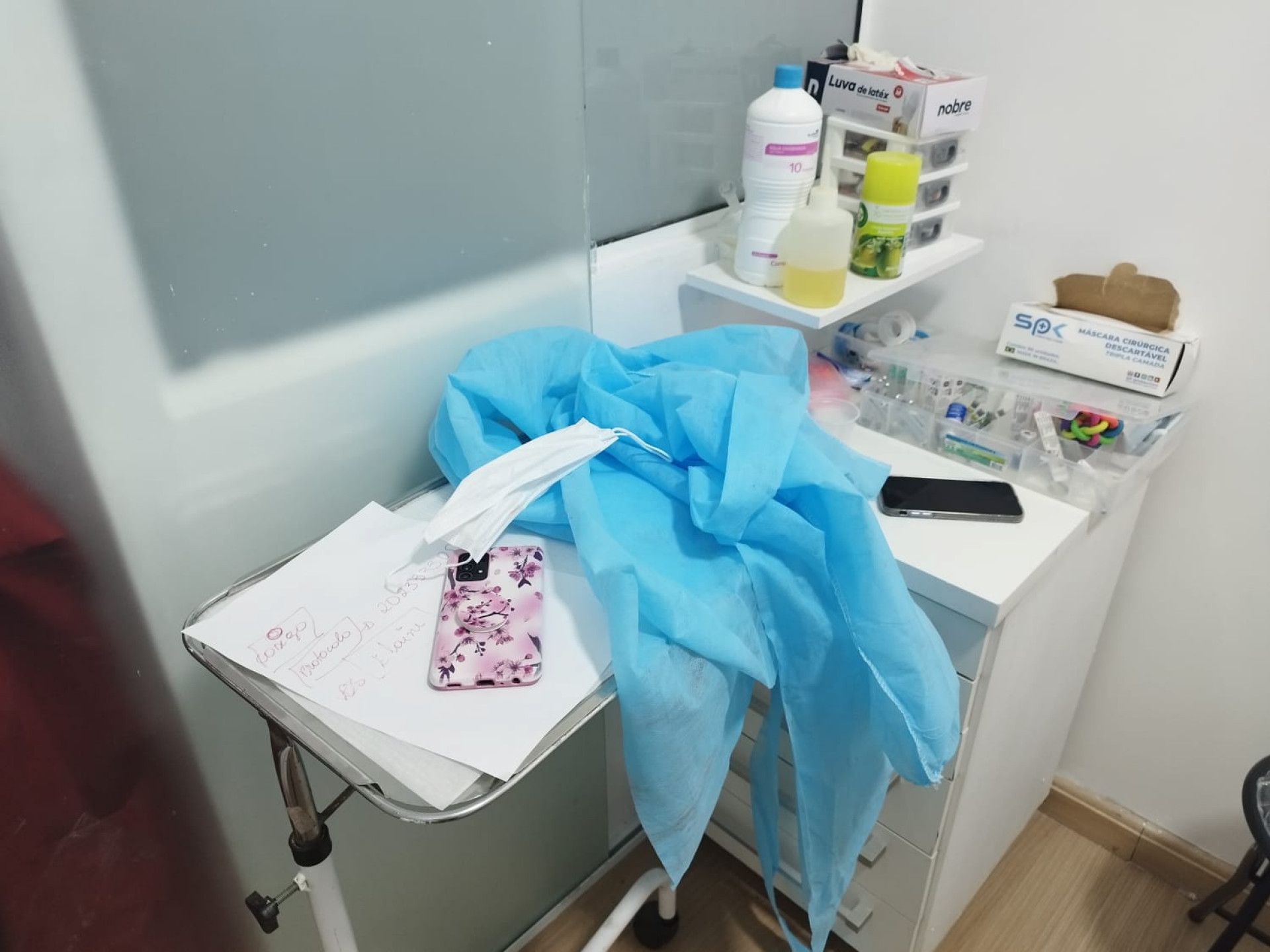 Polícia Civil encontra medicamentos vencidos em clínica odontológica em Duque de Caxias, na Baixada - Divulgação