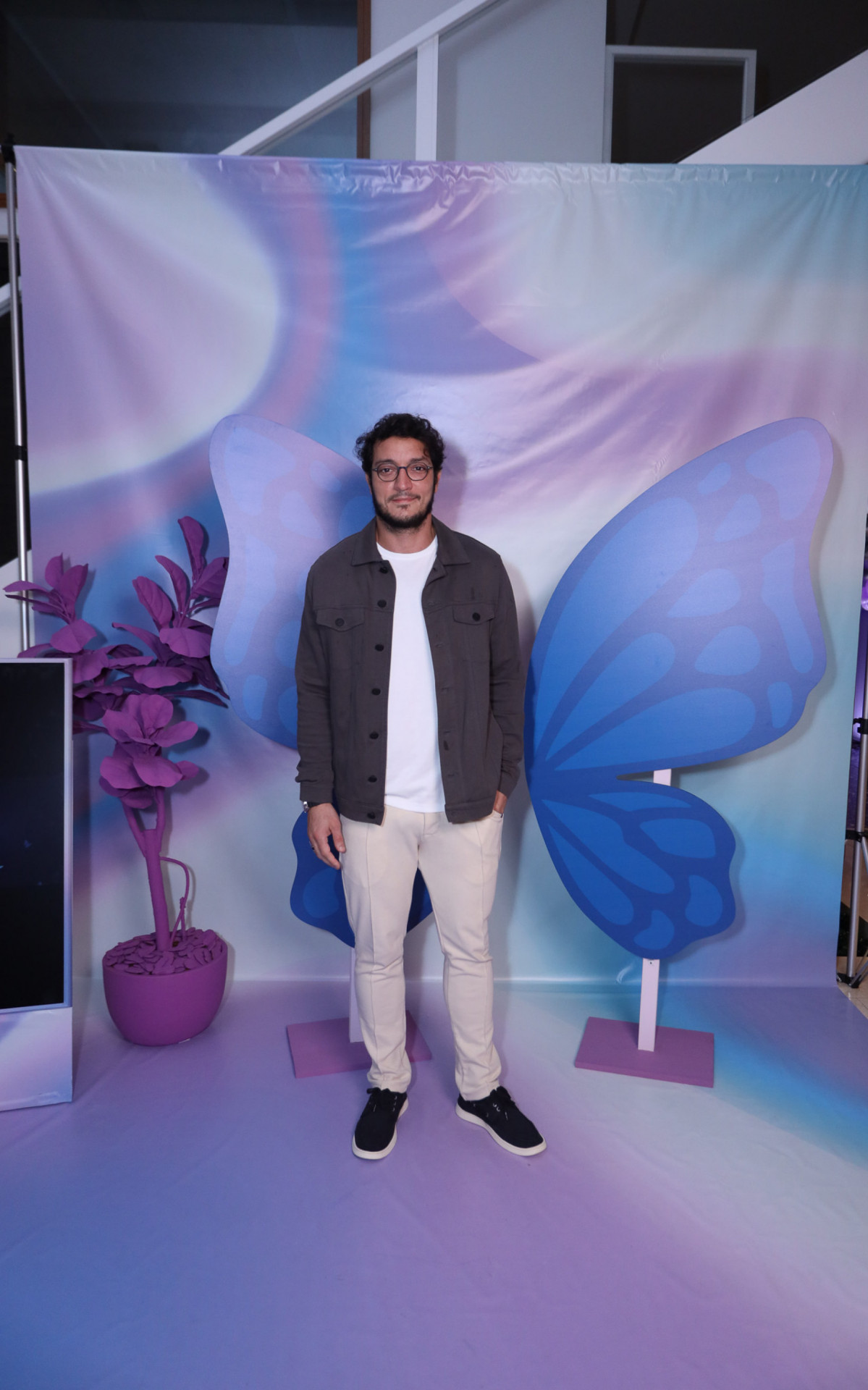 Ator Allan Souza Lima aproveita festa de aniversário de Carla Diaz, nesta terça-feira