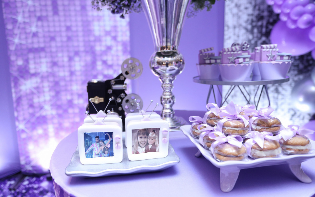 Decoração da festa de aniversário de Carla Diaz, realizado nesta terça-feira, na Barra da Tijuca