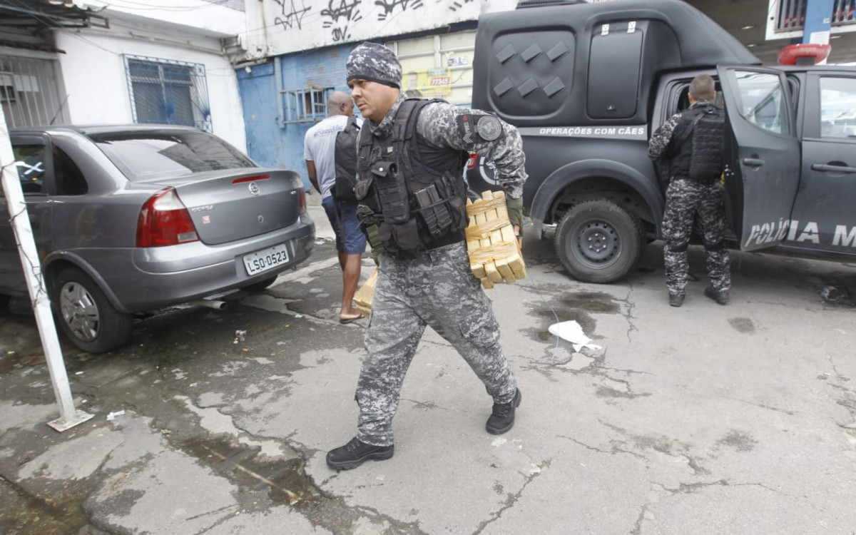 Drogas apreendidas em operação no Complexo da Maré - Reginaldo Pimenta/Agência O DIA