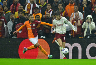 United abre dois, mas cede empate ao Galatasaray e se complica na Liga dos Campeões