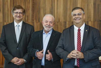 'São duas pessoas altamente qualificadas', diz Lula sobre indicações de Dino e Gonet