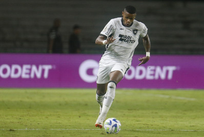 Atacante do Botafogo entra na mira do Corinthians