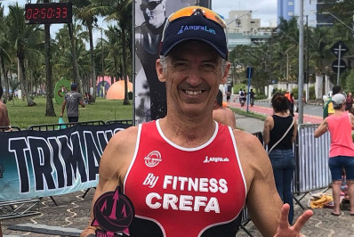 Triatleta angrense Zebinha ocupa a quarta colocação