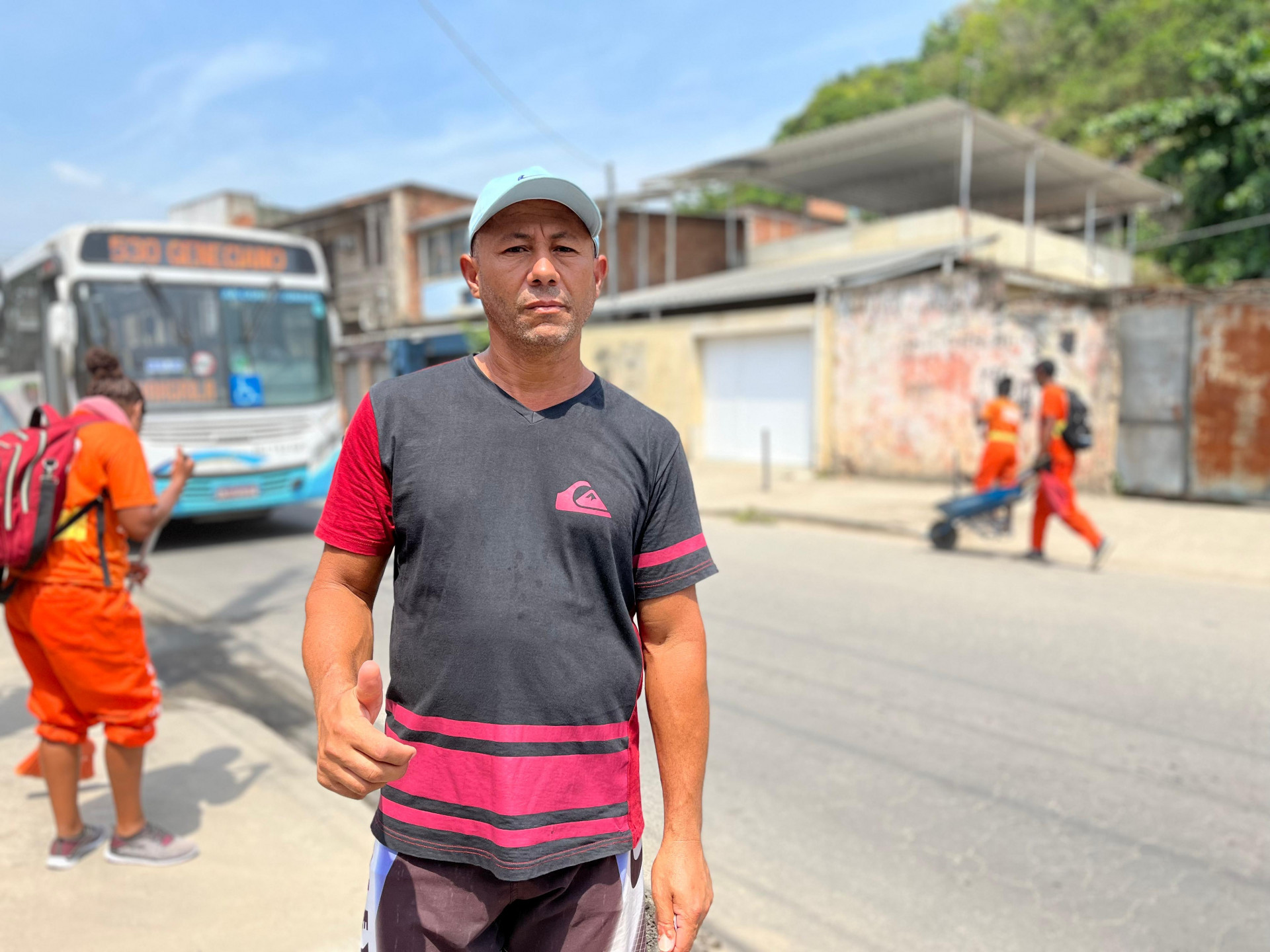O profissional de constru&ccedil;&atilde;o civil e morador do Farrula, Erisvaldo dos Santos, presenciou o trabalho no bairro - Kristian Amarante/PMBR