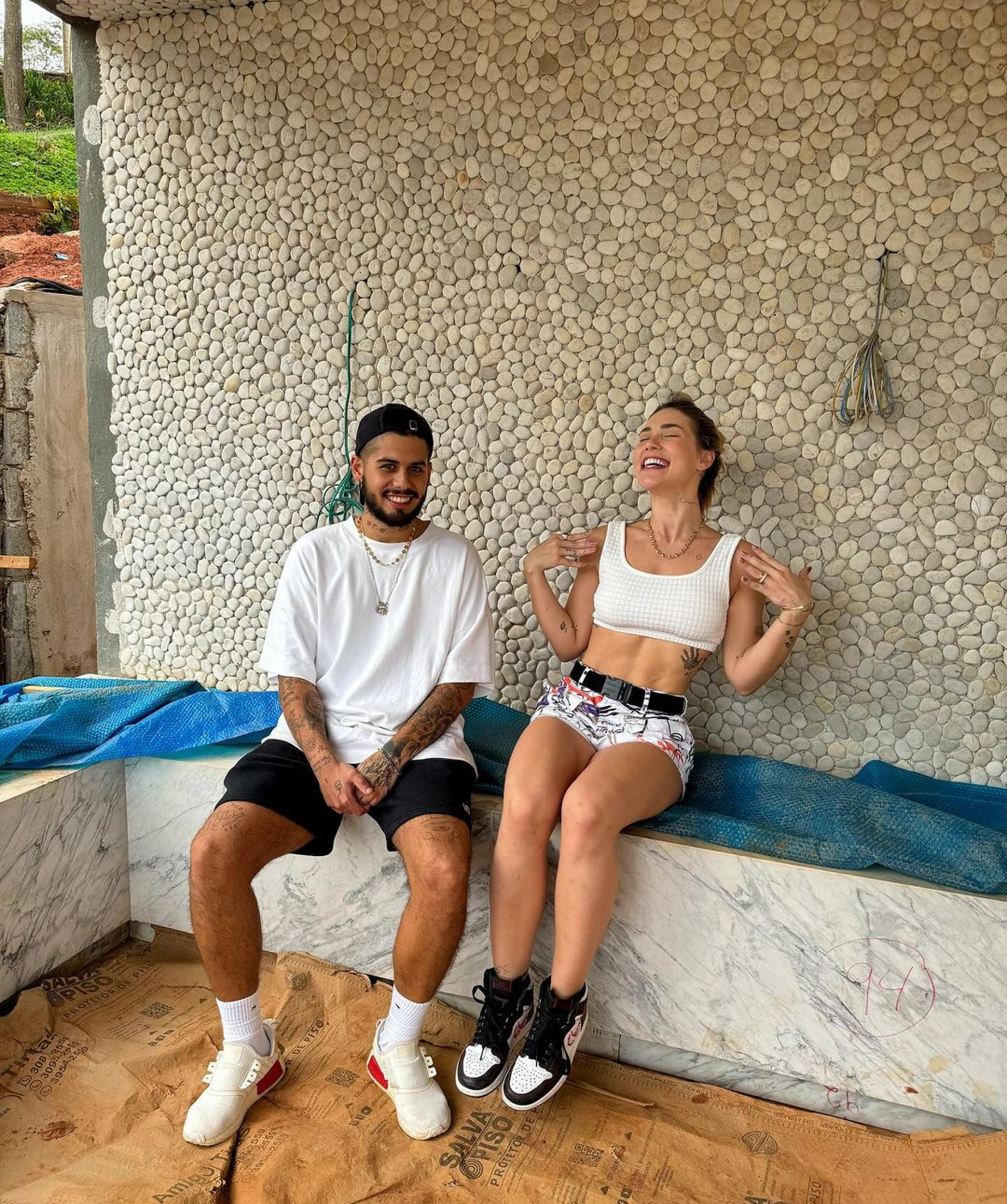 Virginia Fonseca e Zé Felipe mostram detalhes da obra da mansão  - Reprodução / Instagram 