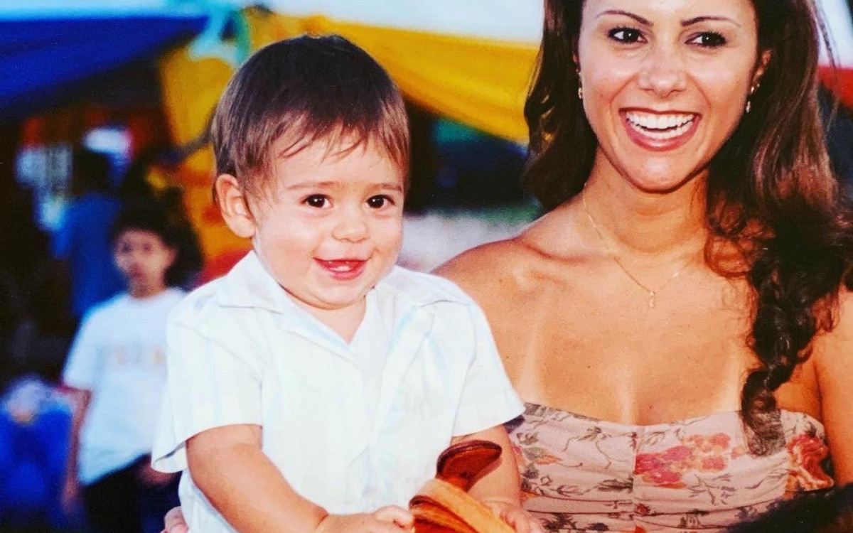 Enrico na infância com a mãe, Márcia Alves - Reprodução/Instagram