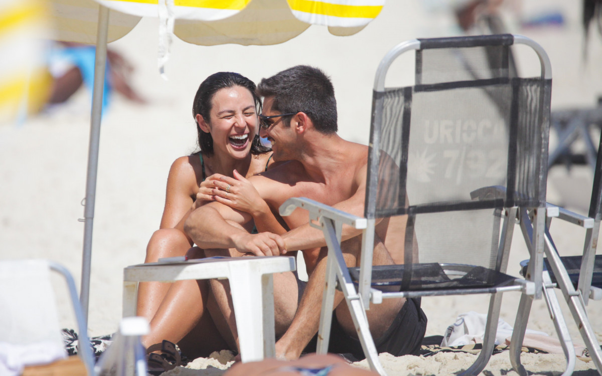 Yanna Lavigne e Bruno Gissoni curtem dia de sol na Barra da Tijuca