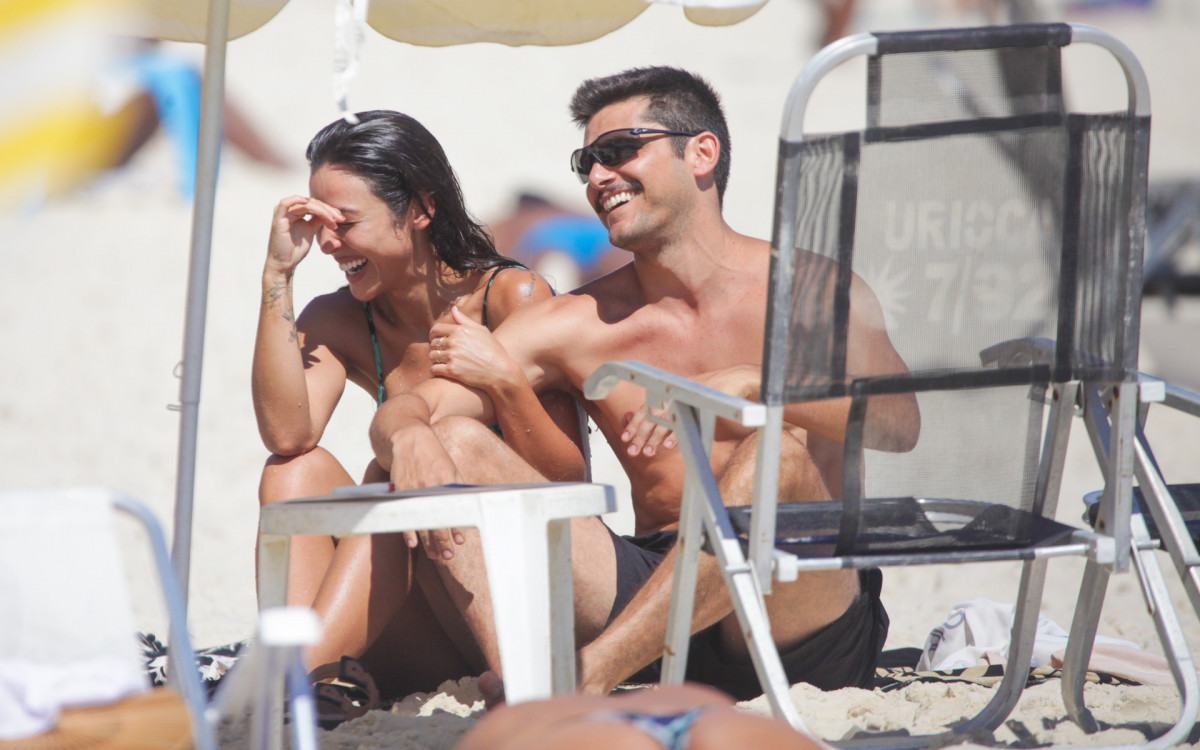 Yanna Lavigne e Bruno Gissoni curtem dia de sol na Barra da Tijuca