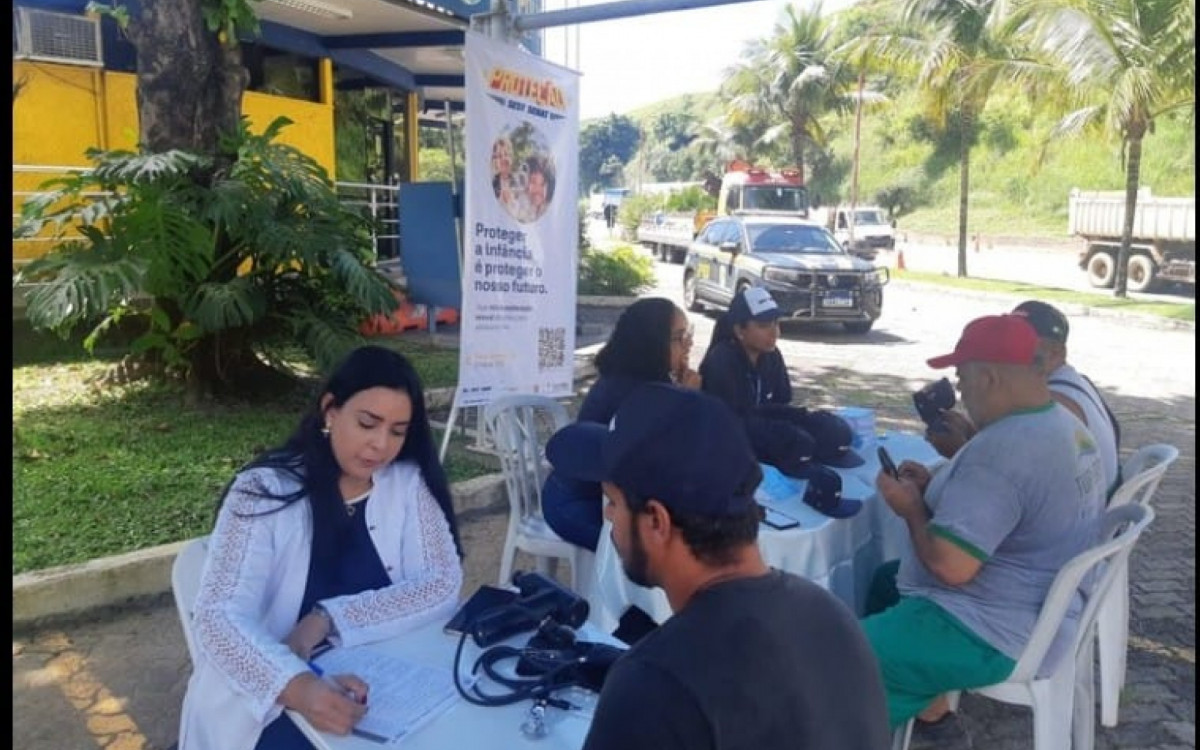 Caminhoneiros abordados eram submetidos a teste de glicemia, aferir a pressão, agendamento de consultas, entre outros benefícios