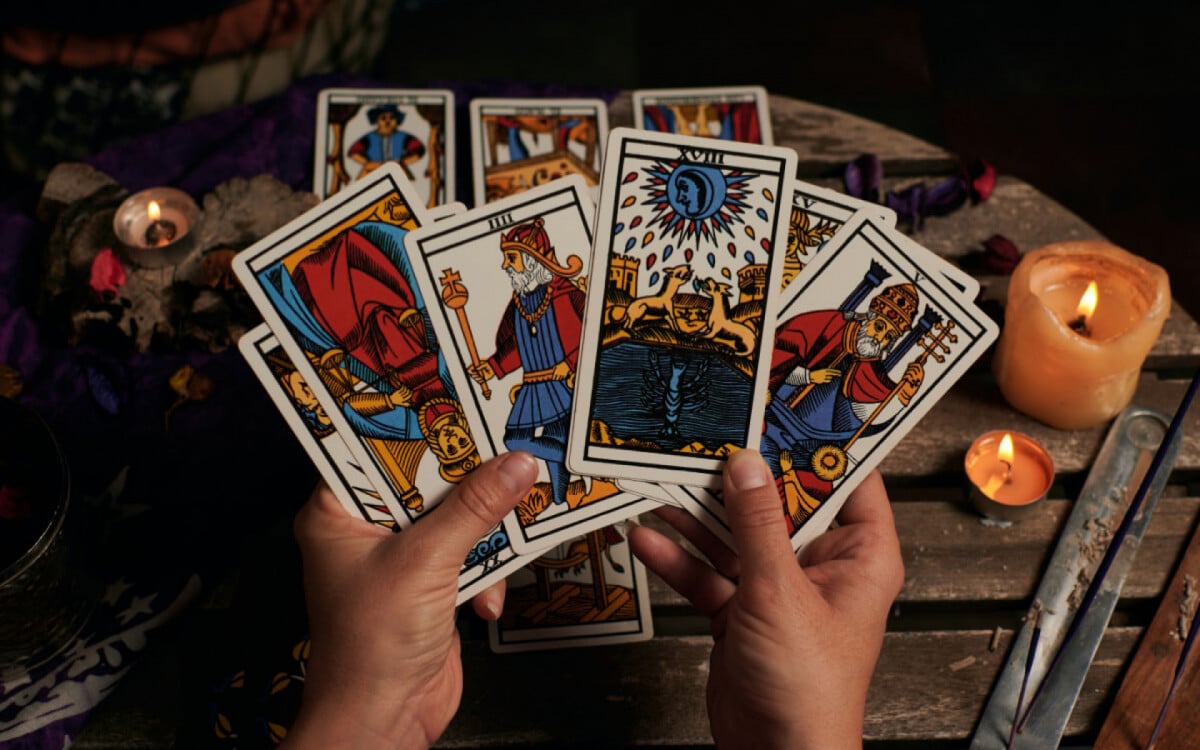 Veja o que as cartas do baralho reservam para você em 2024 (Imagem: Cristian Blazquez | Shutterstock)