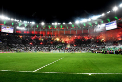 Fluminense é multado em quase R$ 150 mil pela Conmebol por gramado do Maracanã e sinalizadores