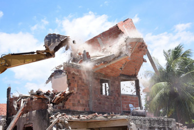 Prefeitura realiza maior ação de demolição de construções irregulares da história, em Maricá