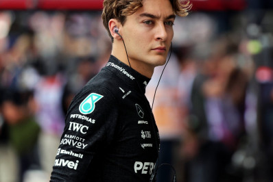 Russell reclama de calendário longo e revela sintomas físicos no final da temporada da F1: 'Fiquei muito doente'