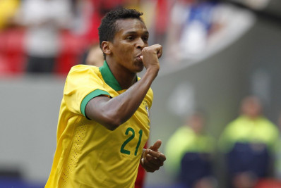 Atacante Jô larga a aposentadoria e é anunciado por clube da Série B do Brasileirão