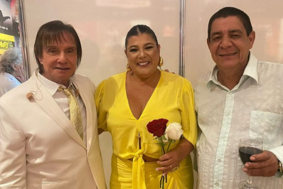 Zeca Pagodinho prestigia gravação do especial de fim de ano de Roberto Carlos: 'Muitas emoções'