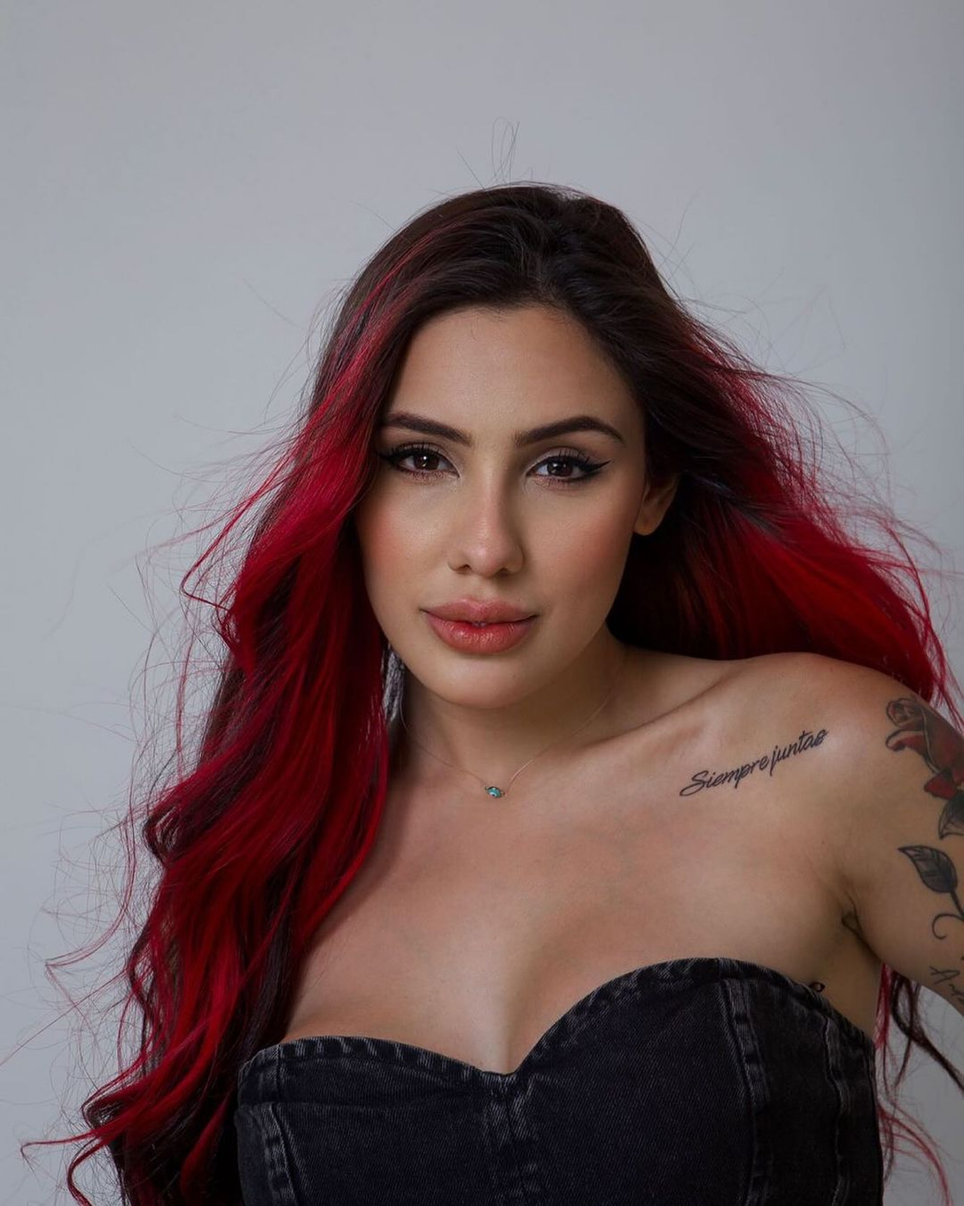 Alicia X revela que foi traída por ex-namorado - Reprodução