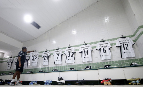 Ídolo do Botafogo, Jefferson reage a empate nas redes sociais