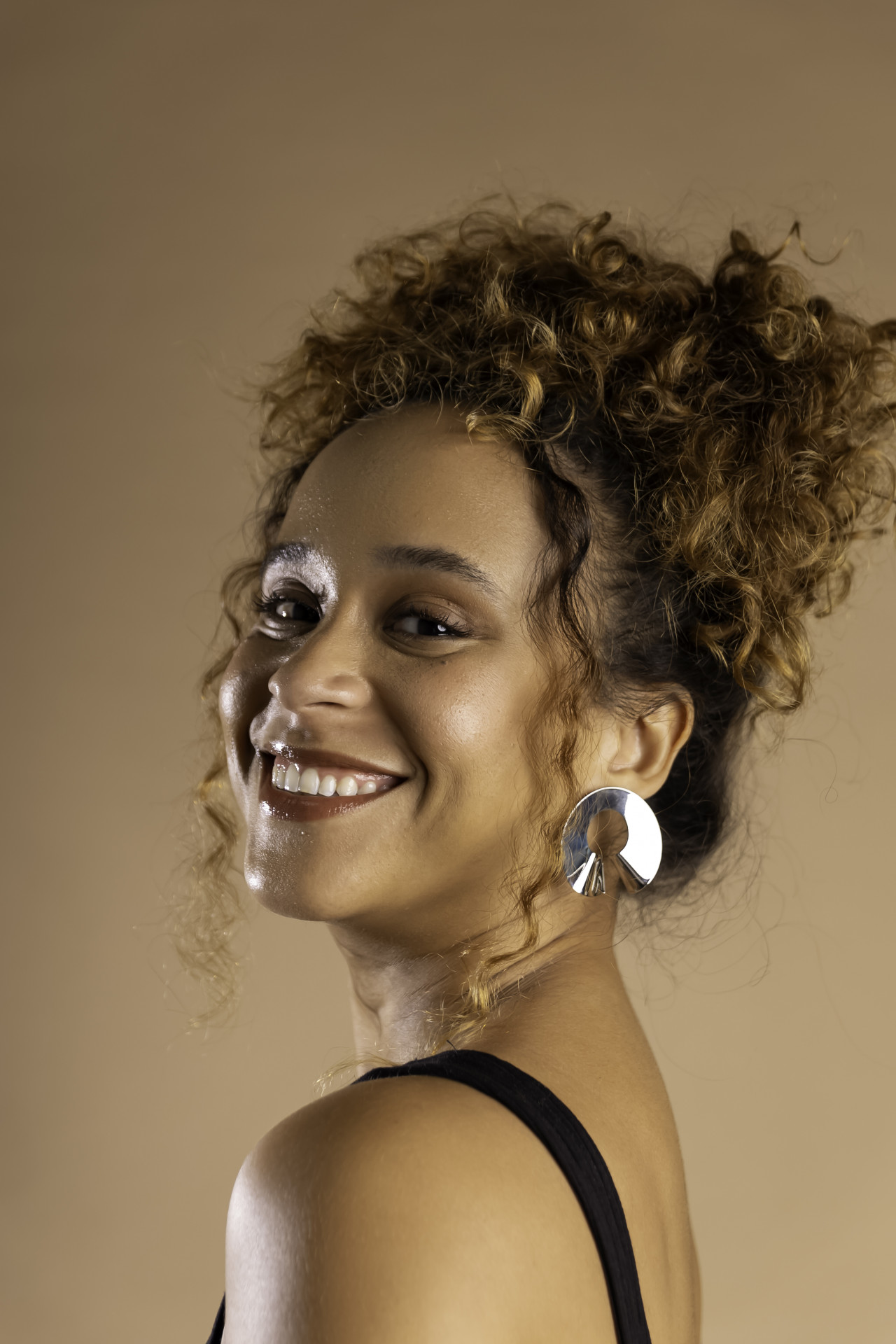 A atriz Mari Oliveira está de volta à TV aberta no remake de 'Elas por Elas' - Lua Dof/Divulgação