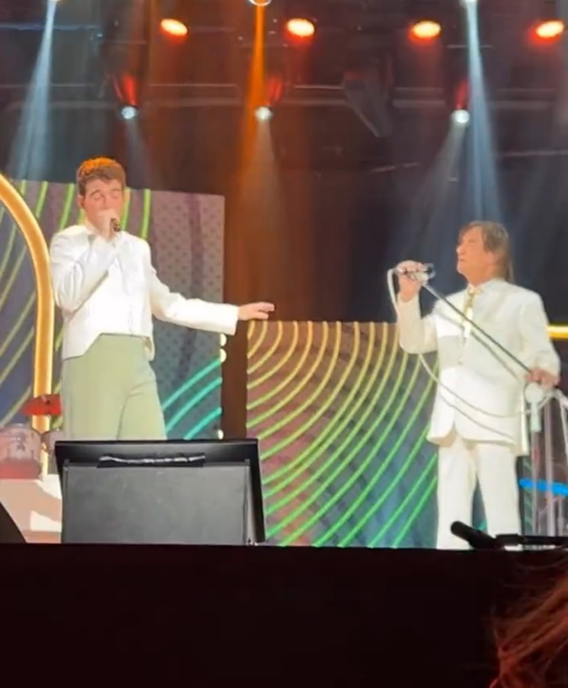 Roberto Carlos e Jão - Reprodução de vídeo