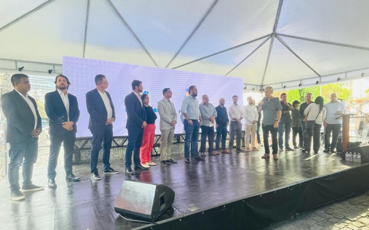 O presidente da ACIANF, Júlio César Celles Cordeiro, agradeceu a obra de drenagem e fez reivindicações, como a conclusão da obra na RJ-130 (Fri-Terê).