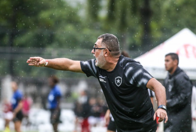 Botafogo anuncia saída de Gláucio Carvalho, coordenador técnico e técnico da equipe feminina