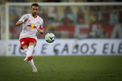 Léo Ortiz manifesta ao Bragantino desejo de acerto com o Flamengo