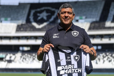 Botafogo anuncia Jorge Barcellos, ex-Seleção e Vasco, como novo técnico do time feminino
