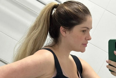 Barbara Evans exibe silhueta dias após parto de gêmeos: 'Esqueceram de tirar um?'