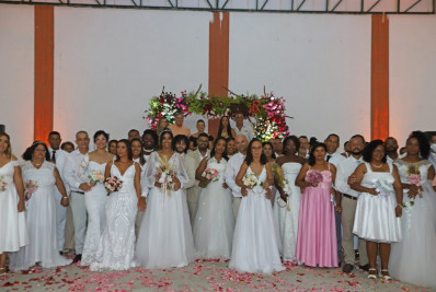 Casamento Comunitário de Búzios é realizado com muita emoção e glamour na cerimônia ecumênica