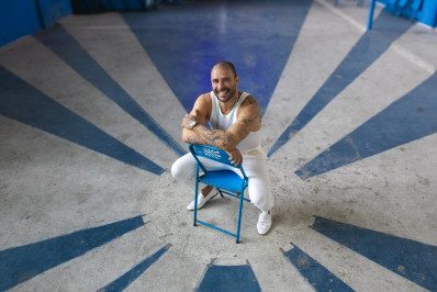 Diogo Nogueira resgata suas raízes em 'Sagrado' e diz que é um homem à moda antiga: 'Adoro entregar flores'