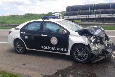 Viatura da Polícia Civil se envolve em acidente na Via Dutra, em Porto Real