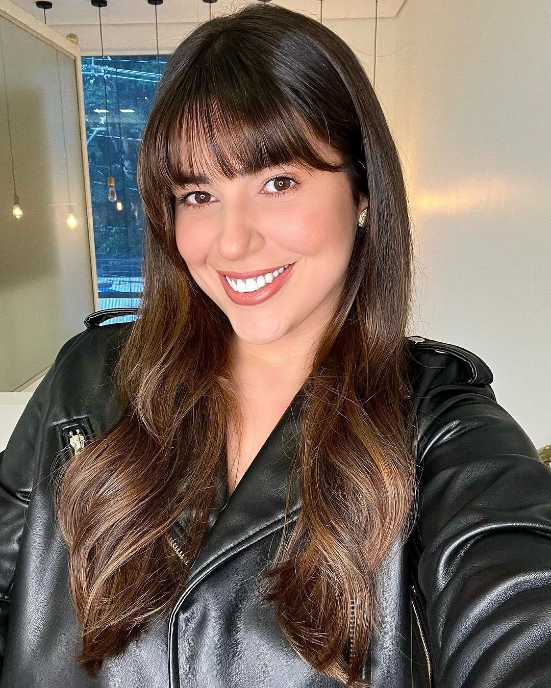 Viviam Amorim muda o visual e adere as franjinhas - Reprodução