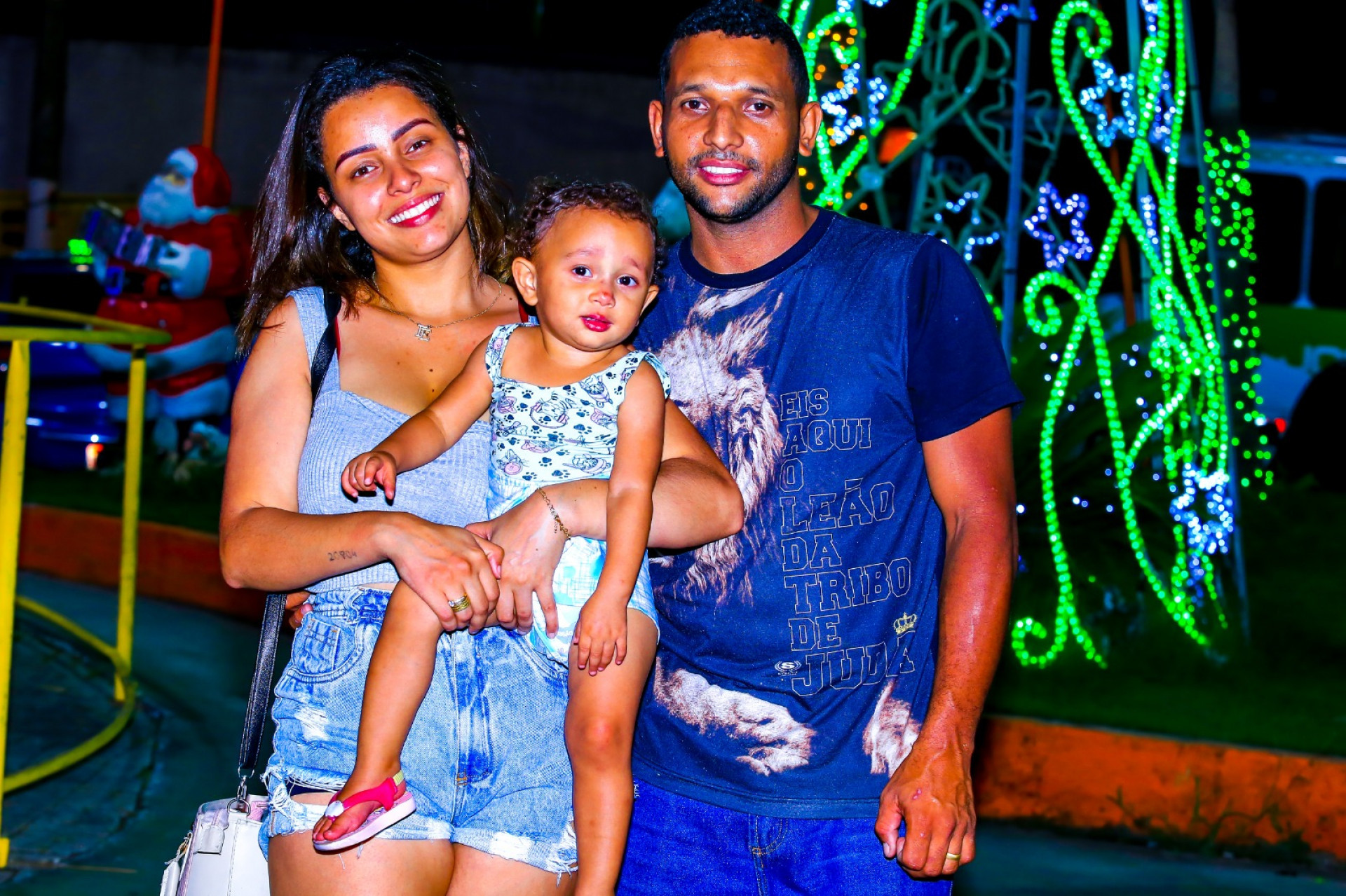 Lívia Pimentel e Jean Dias pararam para ver as decorações do Centro de Belford e elogiaram - Rafael Barreto/PMBR