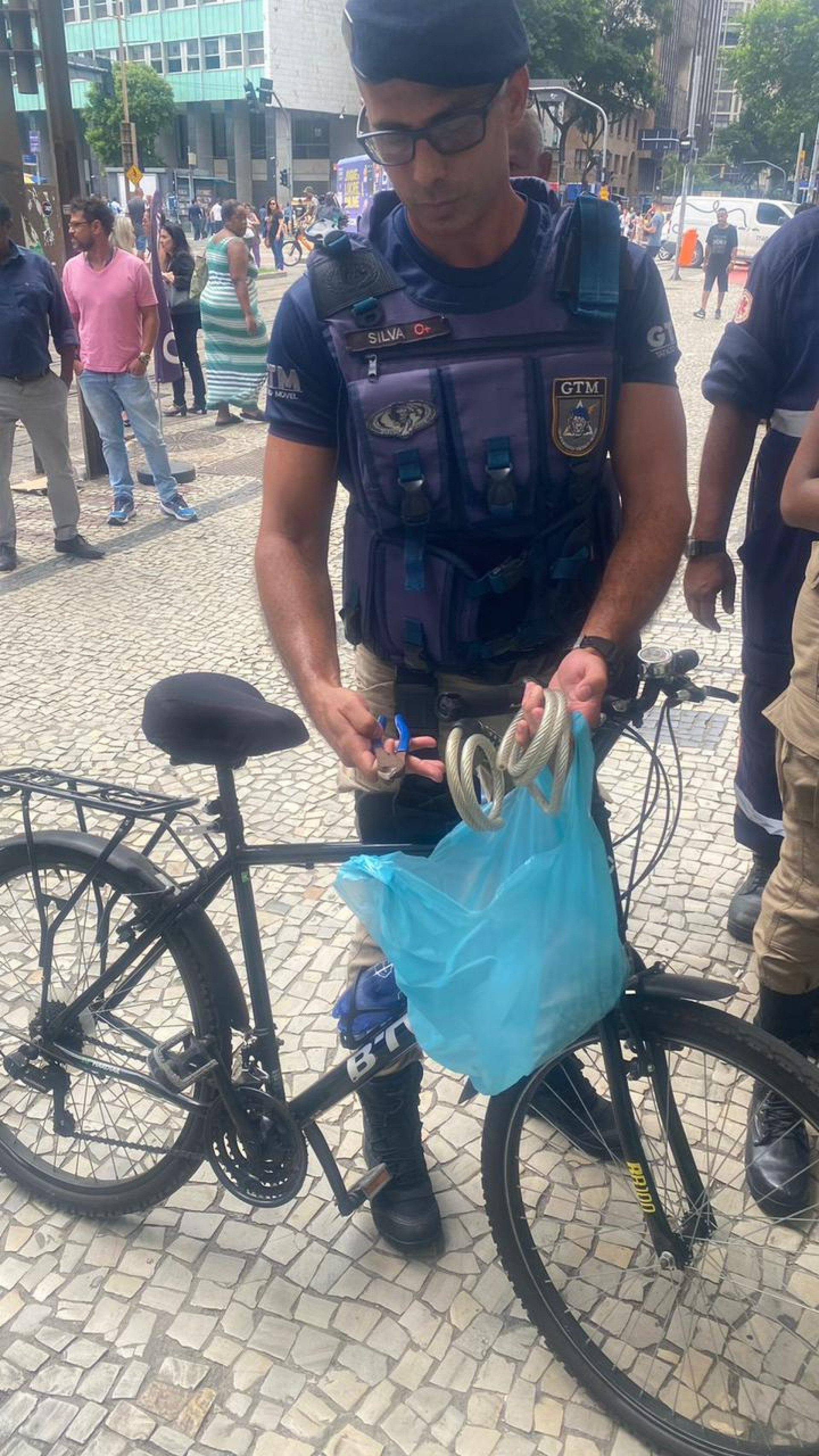 Guardas prendem dois suspeitos no Centro, por furto de bicicleta e adulteração de placa