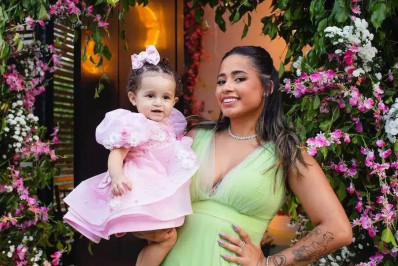 MC Loma relata livramento em estrada antes de viajar com a filha: 'Comecei a chorar'