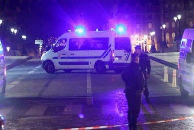 Vídeo: Agressor mata uma pessoa em Paris, supostamente aos gritos de 'Alá é grande' 