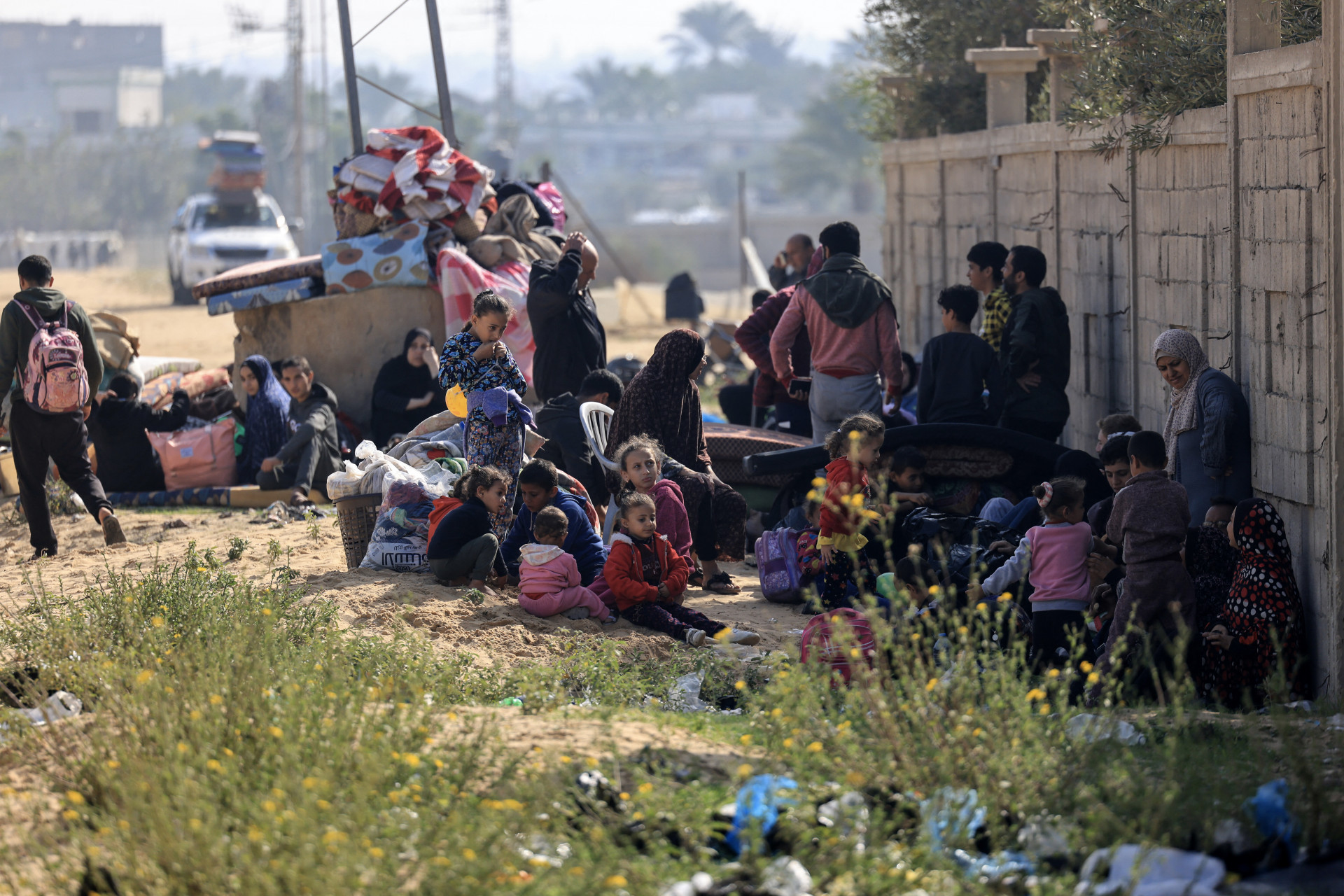 Famílias inteiras estão desalojadas após Israel voltar com os bombardeios em Gaza - Mahmud Hams/ AFP