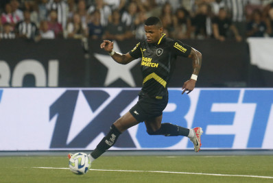 Alvo do Grêmio, Júnior Santos é considerado jogador ‘único’ e ‘inegociável’ pelo Botafogo