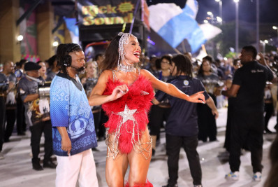 Sabrina Sato, Erika Januza e mais famosas caem no samba no segundo dia de mini desfiles