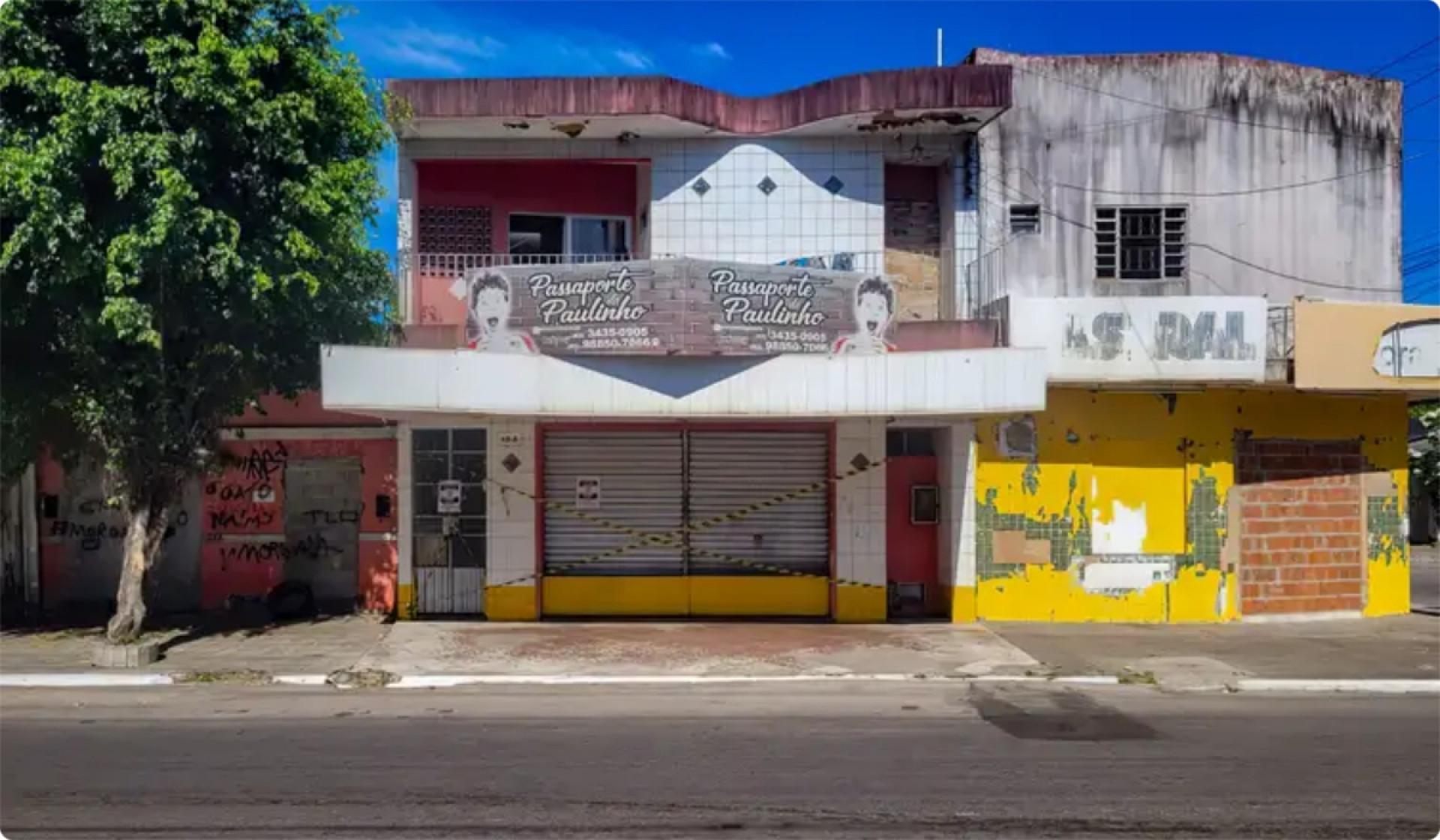 Entradas de casas e lojas desocupadas foram concretadas para evitar invas&otilde;es e saques. - G&eacute;sio Passos/Ag&ecirc;ncia Brasil