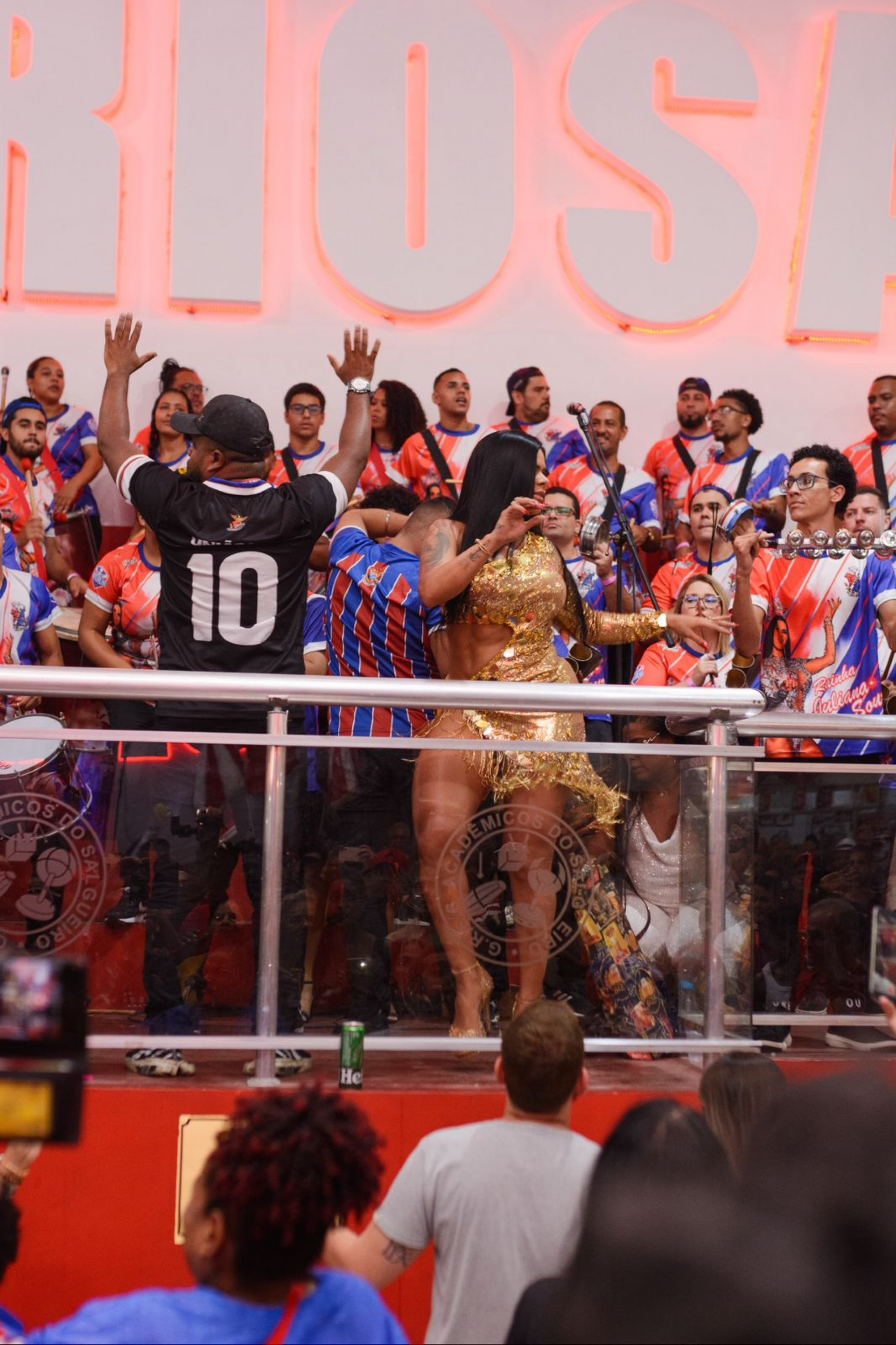 Juliana Souza, rainha de bateria da União da Ilha, samba muito durante evento na quadra do Salgueiro - Adriano Reis / Palmer Assessoria de Comunicação