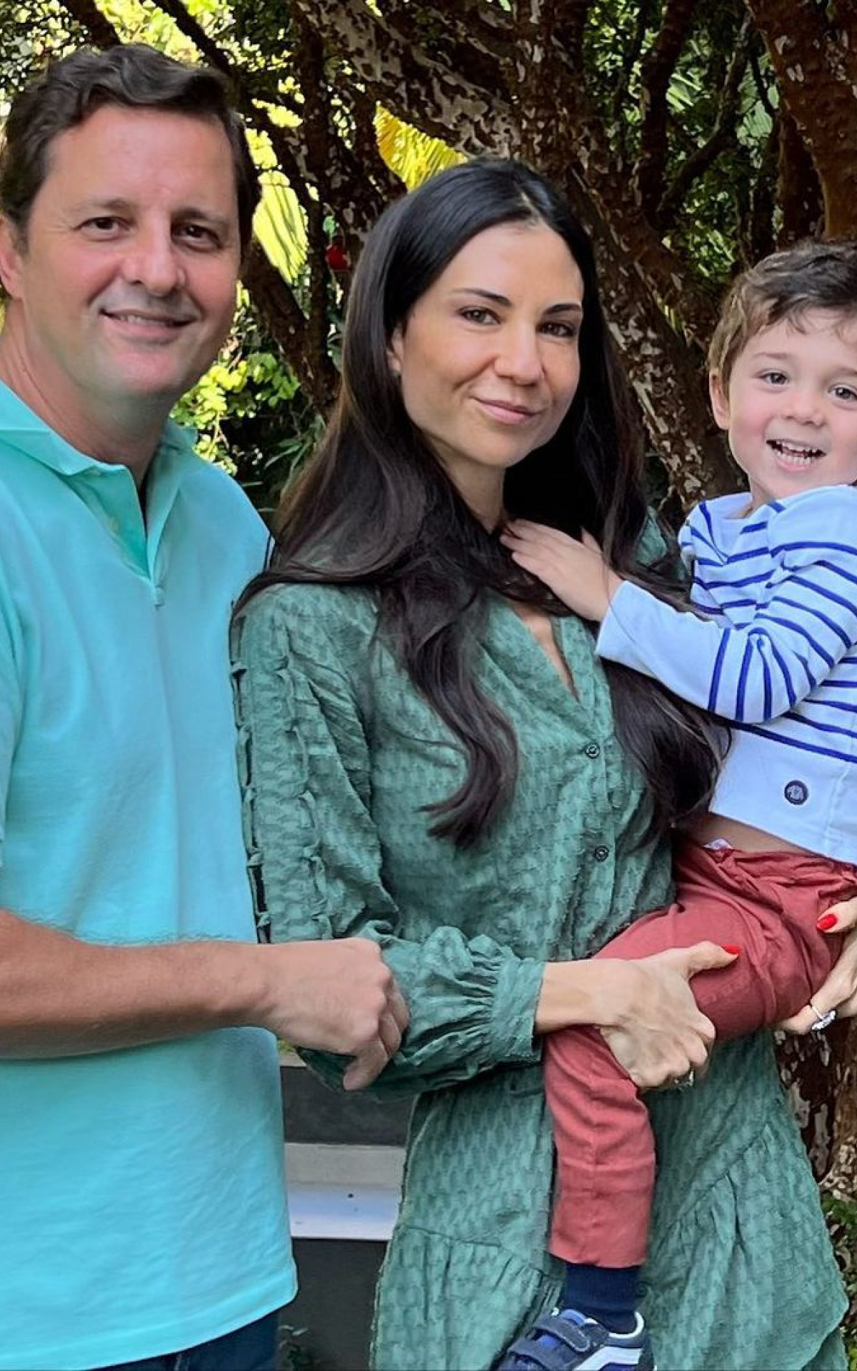 Amanda Klein com o marido, Paulo Ribeiro de Barros, e o fiho Dudu - Reprodução/Instagram