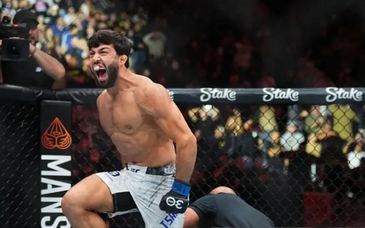 Arman Tsarukyan precisou de apenas 64 segundos para nocautear Dariush no UFC Austin