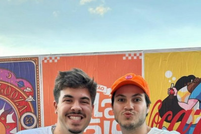 Influenciador Álvaro anuncia fim do relacionamento com Victor Vitorino