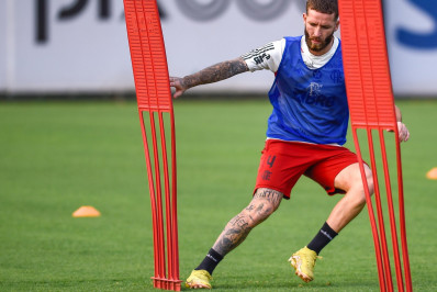 Léo Pereira vê brigas causadas por estresse e prevê 2024 vencedor para o Flamengo